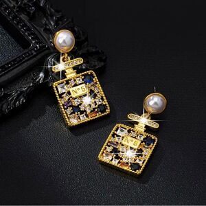 💙 NEW sparkling & stylish crystal embellished drop dangle earrings 💙